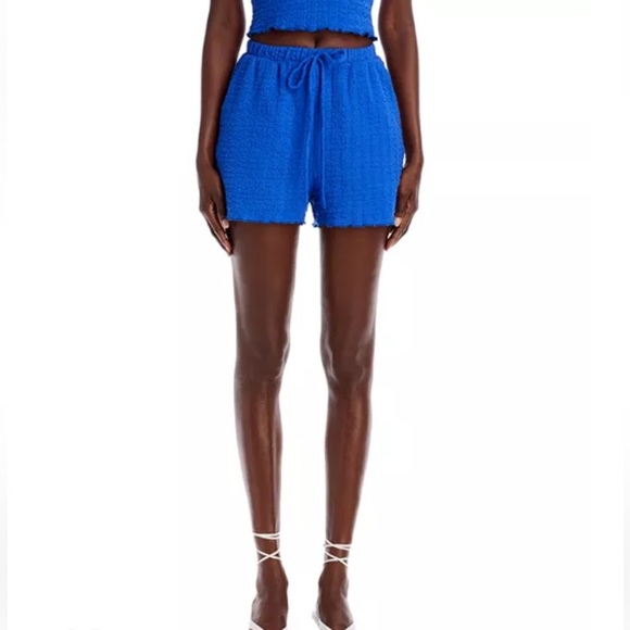 AQUA Textured Lettuce Hem Shorts from Bloomingdale’s. Size XL. NWT - Picture 1 of 7